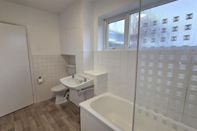 6 Raglan Court, Timberlaine Road, Pevensey photo 4