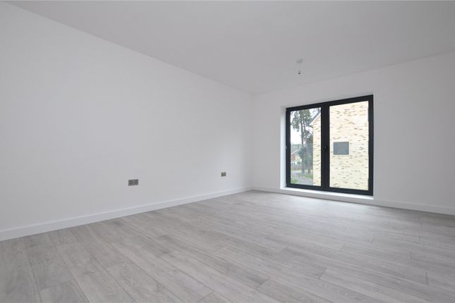 3, Sorrel Close, Farnborough photo 4