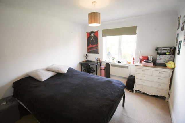 Flat for sale in Kingfisher Court, Queen Alexandra Road, High Wycombe