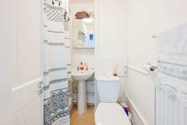 Progress Way, N22, Wood Green photo 4