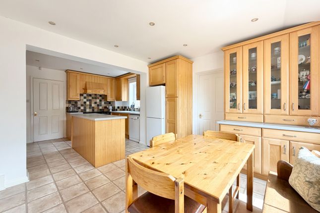 27, Grove Gardens, Tring photo 4