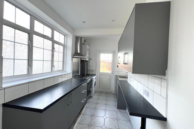 68, Kingsley Avenue, Southall photo 5