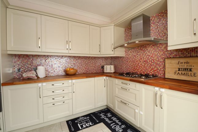 33, Swinnow Drive, West Yorkshire photo 3