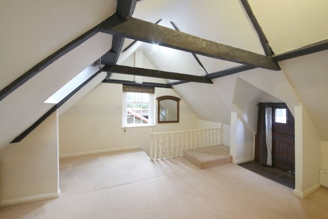 Country house to rent in Long Grove, Seer Green, Beaconsfield, Buckinghamshire