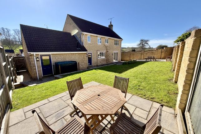 8, Drakes Meadow, Yeovil photo 2