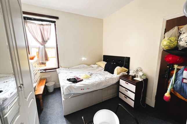 Flat for sale in Cobbold Road, London