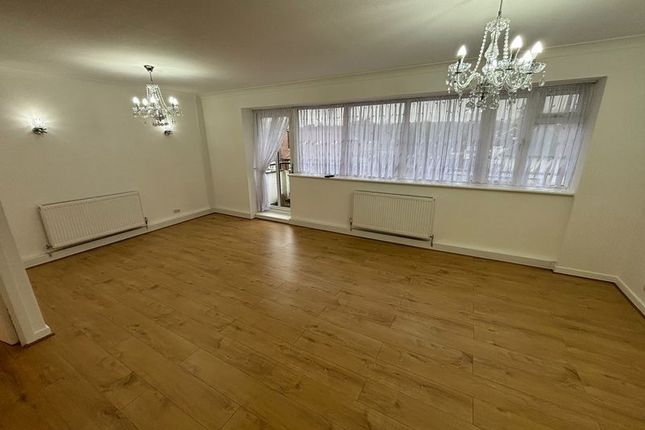 Watling Court, Jesmond Way, Stanmore photo 4