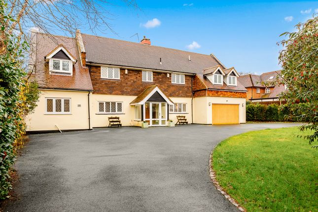 Thumbnail Detached house for sale in Downs Way, Tadworth