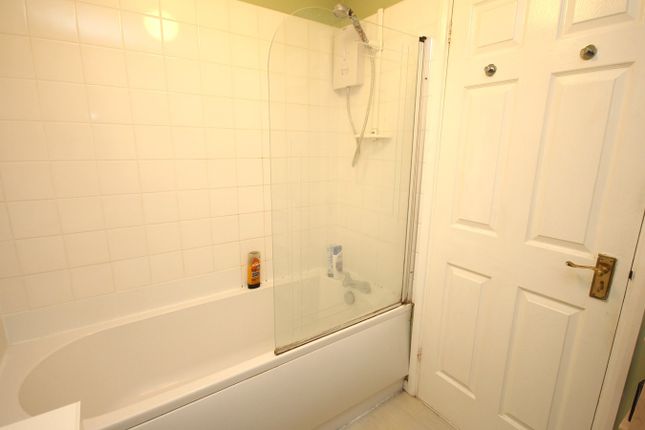 Flat for sale in Rosemont Close, Letchworth Garden City