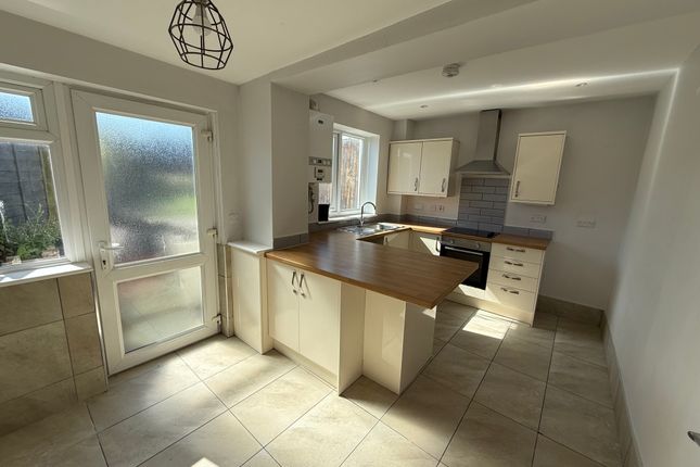 7, Llanelli photo 2