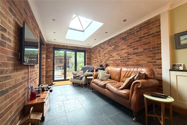 18, Oaklea, Ash Vale photo 4