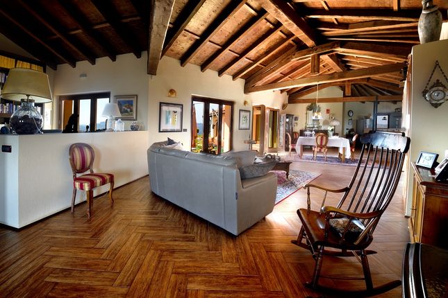 Villa for sale in Arguello, Alba, Cuneo, Piedmont, Italy