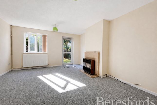 25, Longfield, Witham photo 3