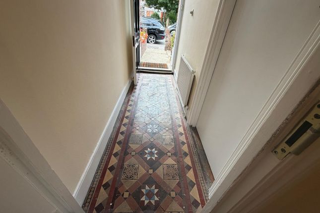 86b, Inderwick Road, London photo 2