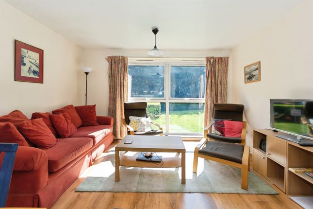16, Seymour Close, Birmingham photo 2