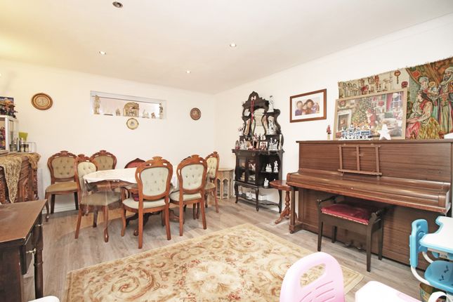 74, Larkholme Lane, Fleetwood photo 3
