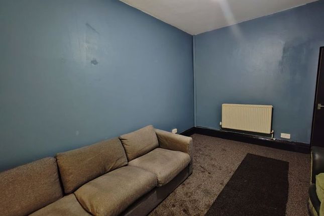 31, Lower Fitzwilliam Street, Huddersfield photo 2