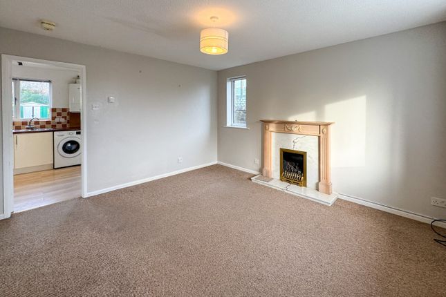 16, Stoneleigh Court, Huddersfield photo 2