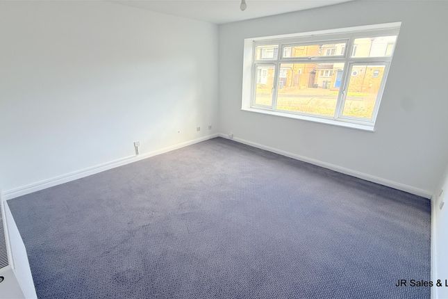 11, Oxford Close, Waltham Cross photo 3