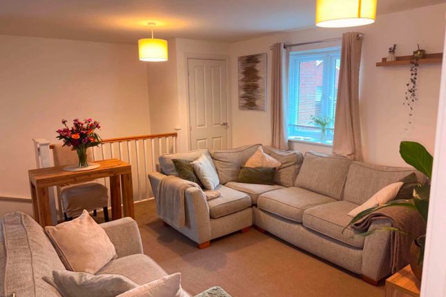 102, Falcon Crescent, Norwich photo 2
