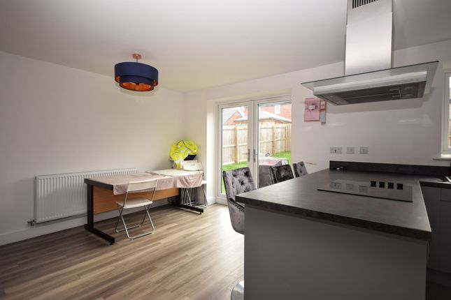 14 Walnut Close, Louth photo 4