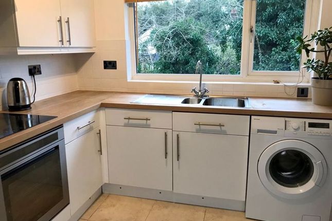 20, Sycamore Close, Bourne End photo 2