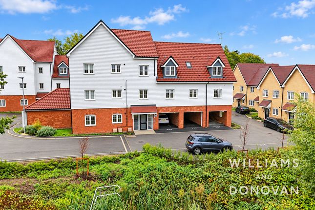 1-bed flat on Flemings Farm Close, Runwell, Wickford, £240,000