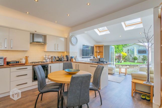 18 Roe Green, Manchester photo 4