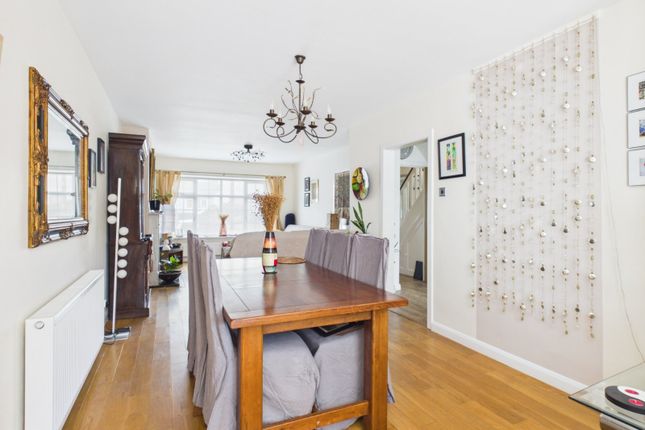 12, Little Reeves Avenue, Buckinghamshire photo 3