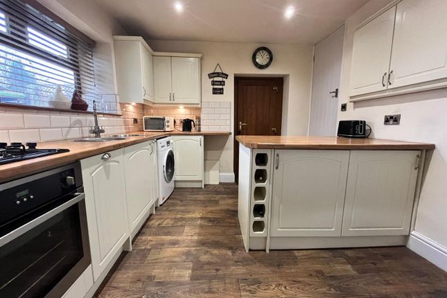 71, Manchester Road, Glossop photo 4