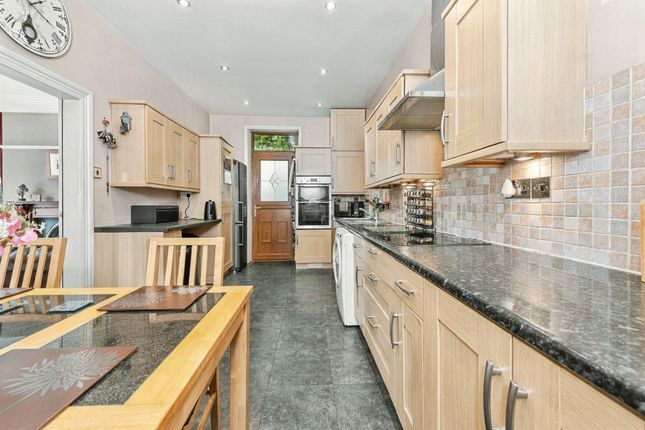 13, Dunford Road, Holmfirth photo 3