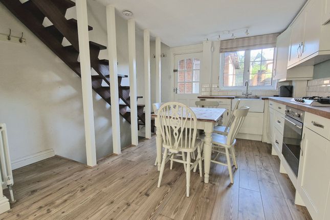 31 Guildford Road, Farnham photo 3