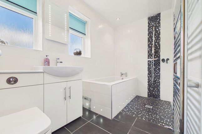 2 Bowfield Avenue, Newcastle Upon Tyne photo 3