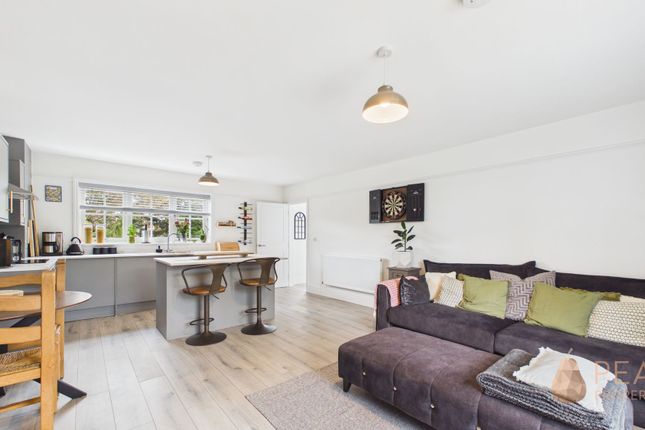 Flat 5, The Presbytery, Lancing photo 4