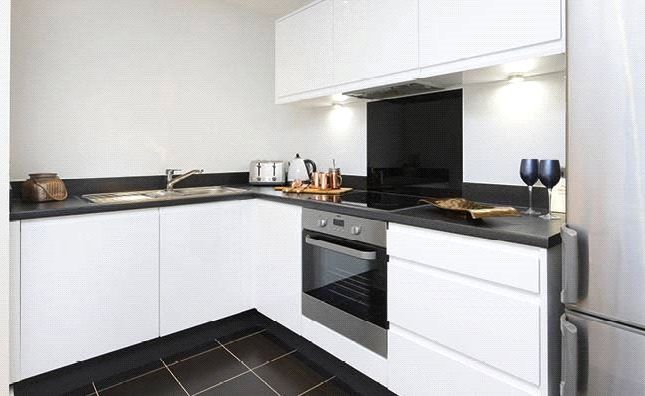 Thumbnail Flat to rent in Guardian Avenue, London