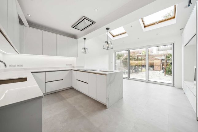 Thumbnail Property to rent in Curzon Road, London