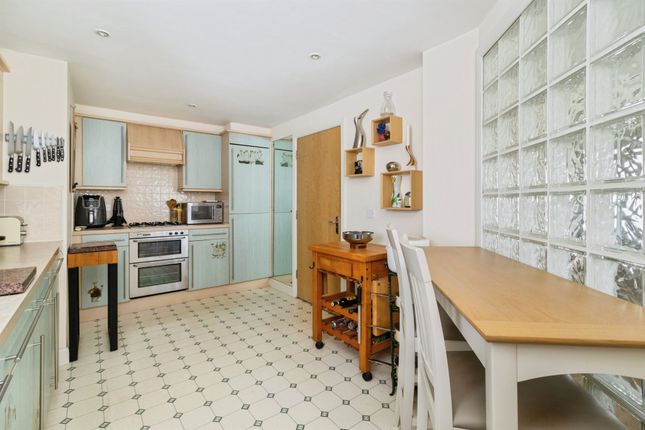 Flat 5, Transom Place, Trinity Way, Minehead photo 3