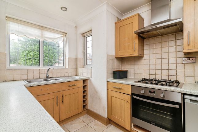 18, Nuthall Gardens, Nottingham photo 4