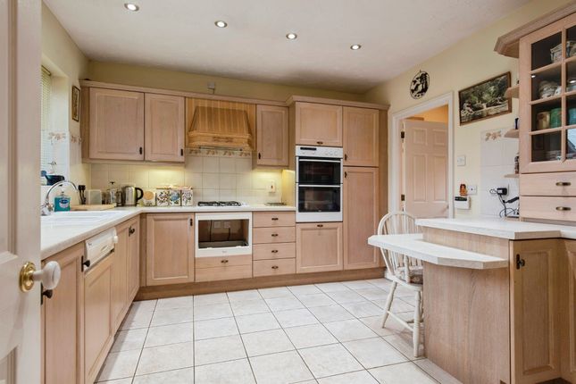 15, Curlew Crescent, Royston photo 4