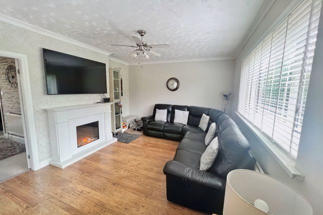 142, Mill View Estate, Maesteg photo 3