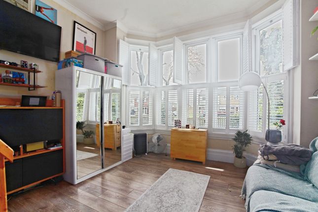 Flat 3 - 1, Tennison Road, London photo 2
