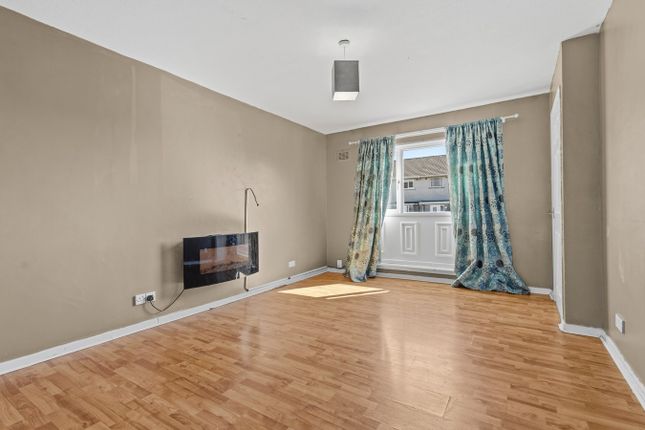 8, Macleod Place, Kilmarnock photo 3