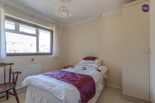 152, Longcroft Road, Rickmansworth photo 4