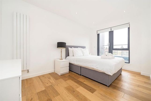 Flat 37, 5, Waleorde Road, London photo 4