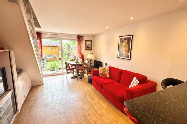 18, Statham Court, Binfield photo 2