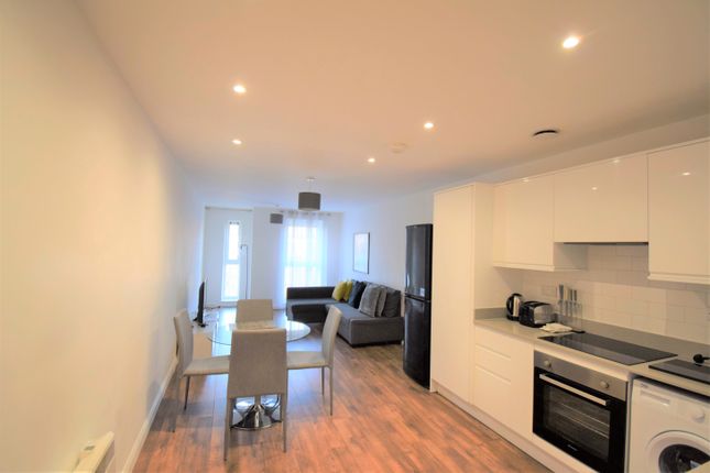 Flat to rent in Stoke Road, Slough
