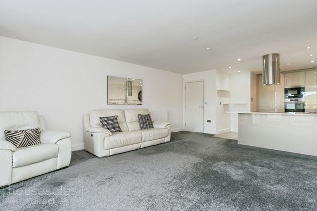 Apartment 7, 35 Pwllycrochan Avenue, Colwyn Bay photo 4