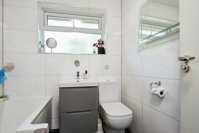 8, Jayne Close, Nottingham photo 3