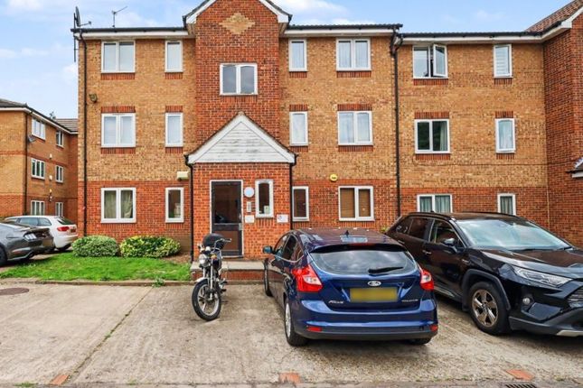 1-bed flat on 34, Fenman Gardens, Ilford, £90,000