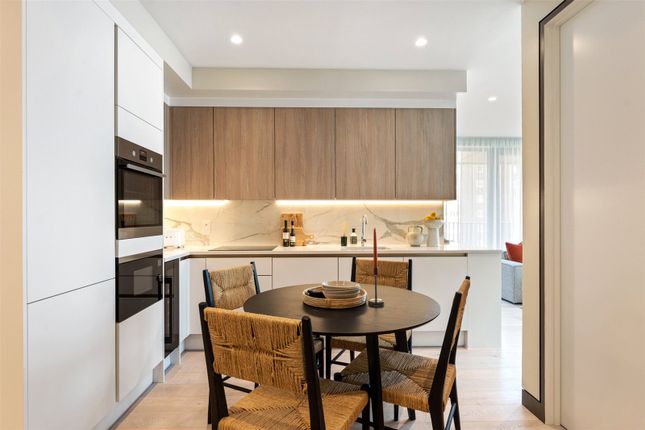 Flat for sale in The Arc, 225 City Road, Shoreditch, London